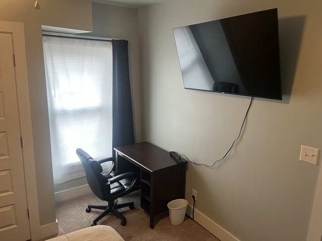 Building Photo - 23 Ollie St NW