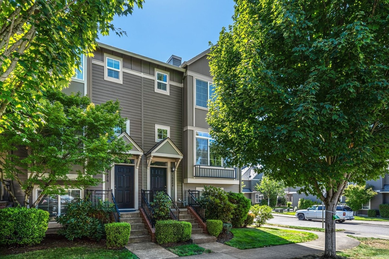 Primary Photo - 16884 NW Shadow Hills Ln