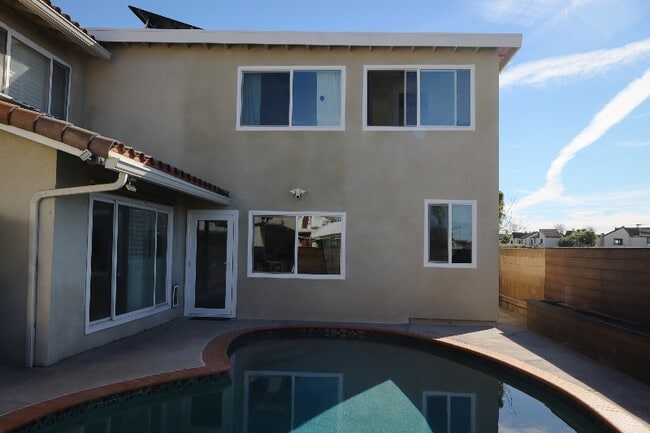 Building Photo - 4752 Amberwood Ave