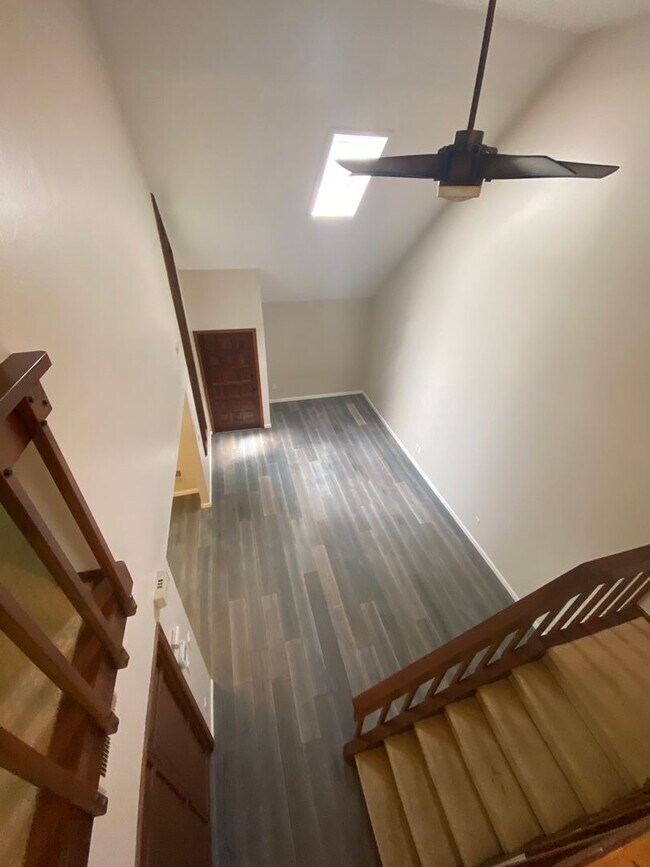 Building Photo - BEAUTIFUL 2 Bed 1.5. Bath Townhome in Can't Beat South Boulder Location