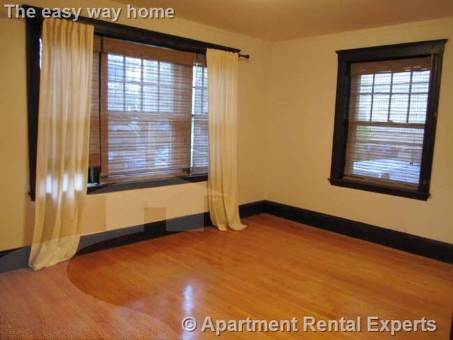 Photo - 14 Centre St Apartment