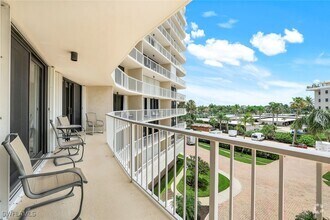 Building Photo - 260 Seaview Ct