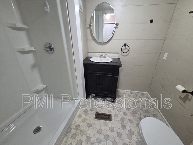 Building Photo - 927 Cranor Rd