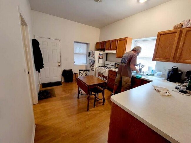 Building Photo - 2 bedroom in Chicago IL 60616