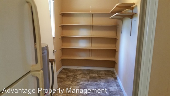 Building Photo - 2 br, 1 bath House - 10 W Mobbs
