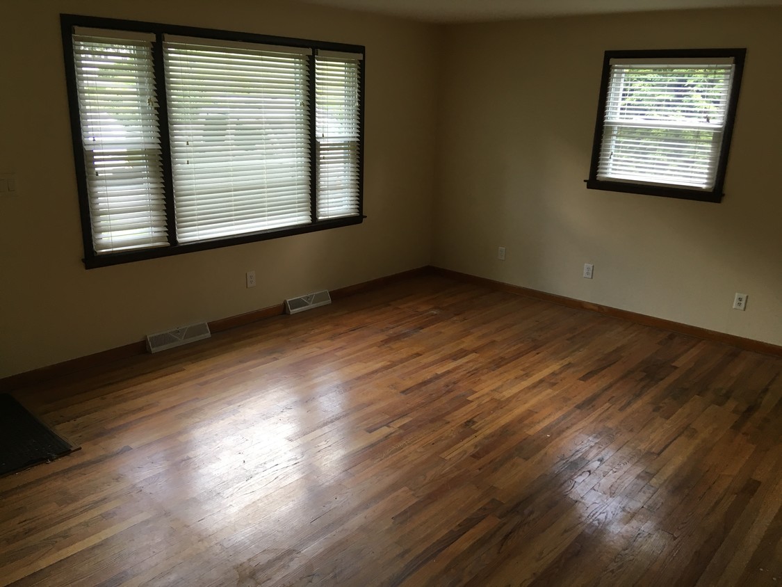 Living Room - 134 Meeker Rd