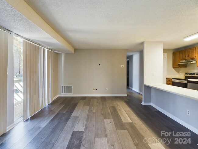 Building Photo - 9511 Shannon Green Dr