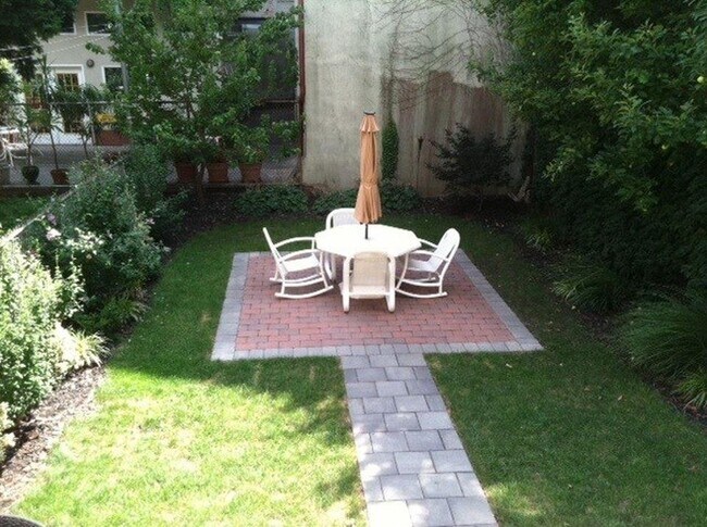 shared back yard - 353 7th St