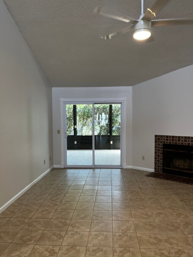 Building Photo - 144 La Pasada Cir W