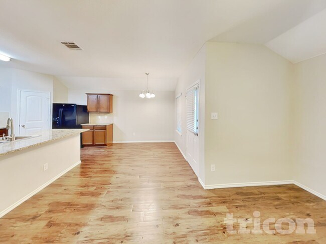 Foto del edificio - 3025 Iris Dr