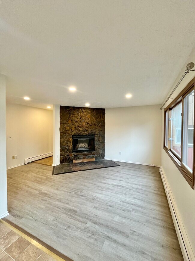 Foto del edificio - 5841 E 6th Ave