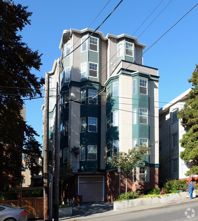 Building Photo - The Christi's On Queen Anne