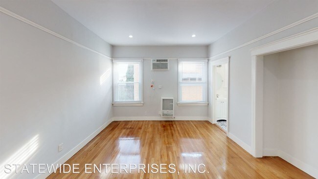 Building Photo - 1016 N Heliotrope Dr
