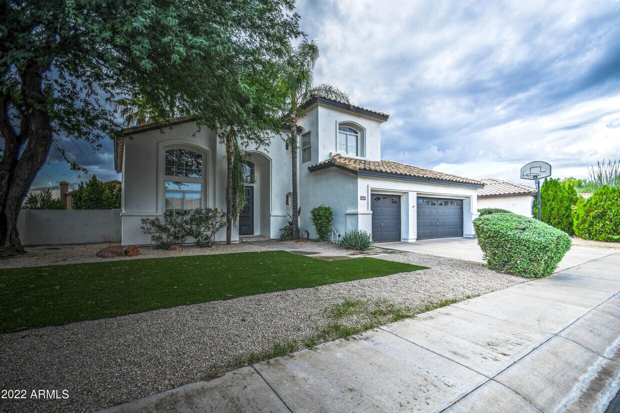Primary Photo - 5439 E Karen Dr