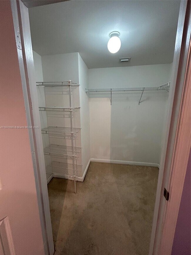 Foto del edificio - 7355 SW 89th St