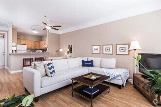 Building Photo - 3210 Pembrooke Cir