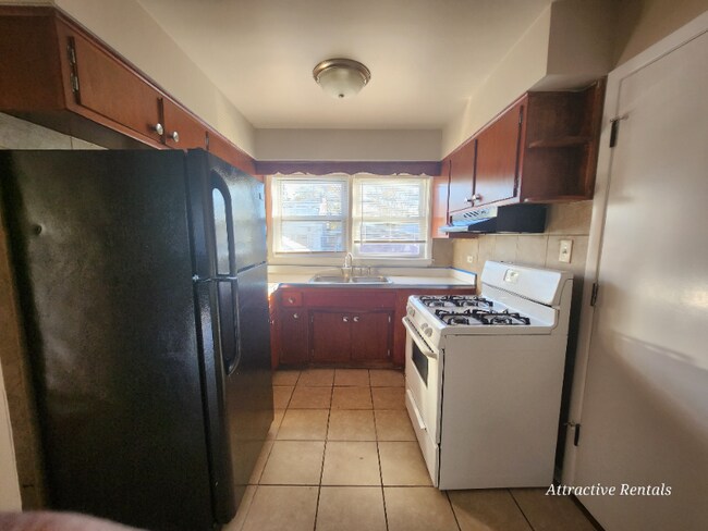 Building Photo - 5511 W Kamerling Ave