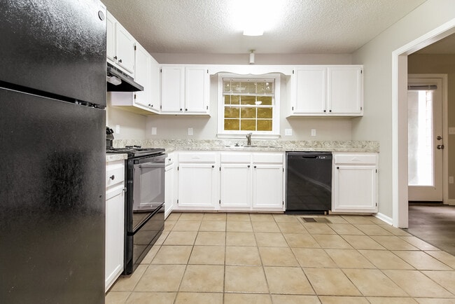 Building Photo - 401 Latrobe Dr