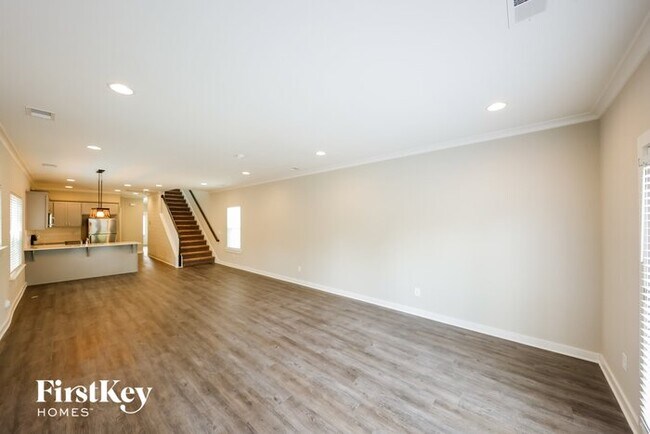 Building Photo - 211 Creek Run Way