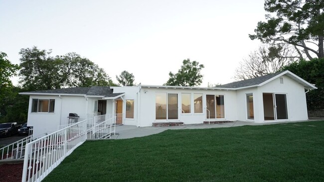 Building Photo - 11700 Laurelwood Dr