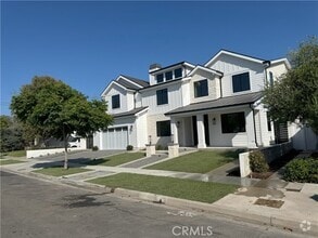 Building Photo - 3312 Kenilworth Dr