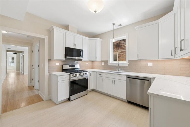 Building Photo - 5028 N Mozart St