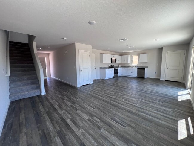 Building Photo - 3BR 2Ba w/garage and fenced yd, Gated Entry, near Rotary Park-Boat ramp,Sports Fields,