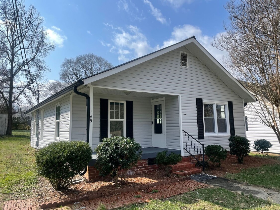 Foto principal - 3 Bed, 1 Bath home,