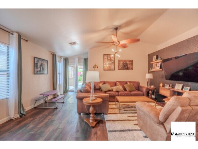 Building Photo - A Beautifully Maintained 3/2 Home That Blends Comfort, Warmth, And Everyday Livability In A Desirabl
