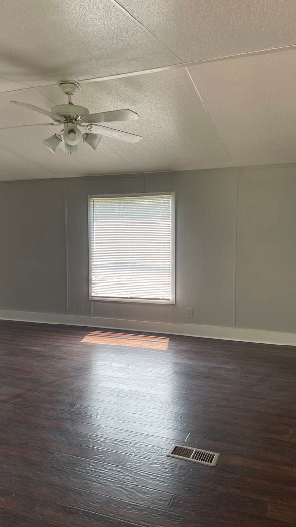 Foto del edificio - 3 Bed, 2 Bath Mobile Home! HUD ACCEPTED!