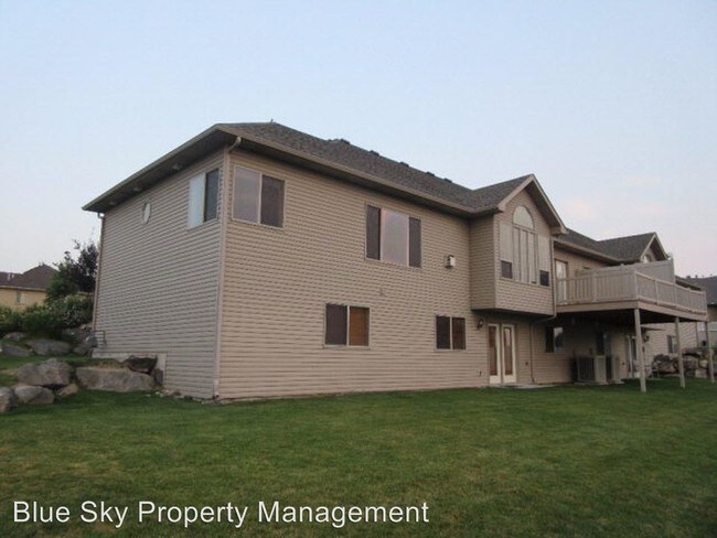 Foto del edificio - 652 Eaglewood Dr