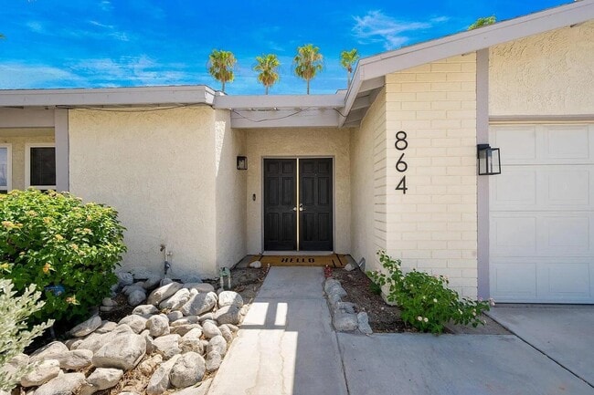 Building Photo - 864 S Mountain View Dr