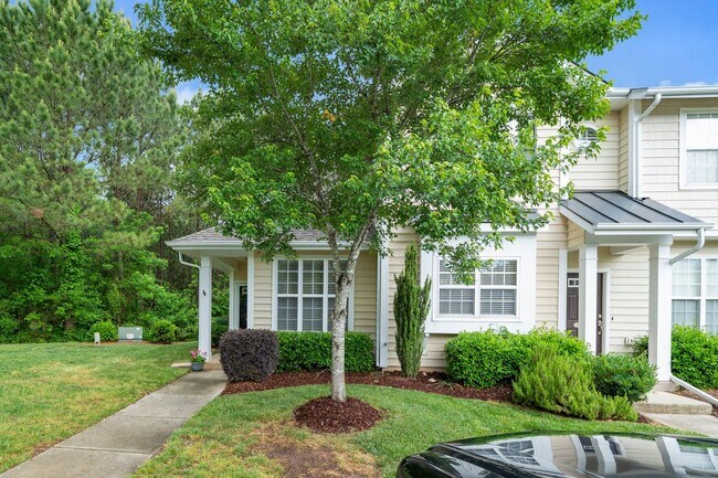 Foto del edificio - Sunlit 3-Bedroom End Unit Townhome in Durham!