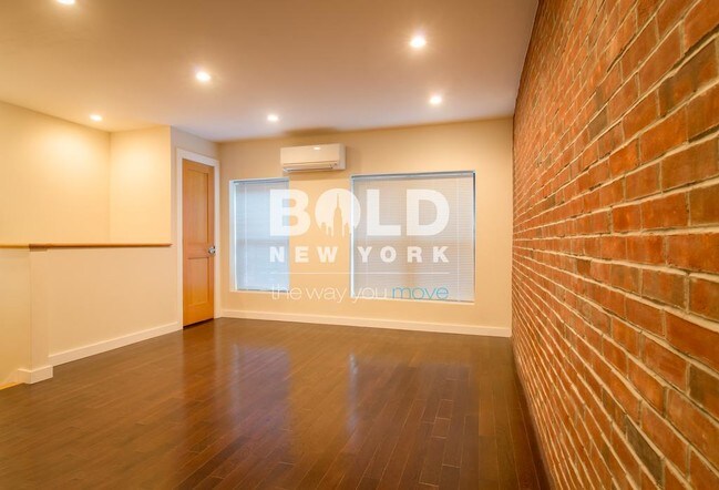 Building Photo - 262 W 15th St