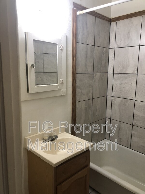 Foto del edificio - 429 W G St