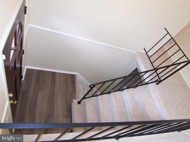 Foto del edificio - 420 Larkspur Dr