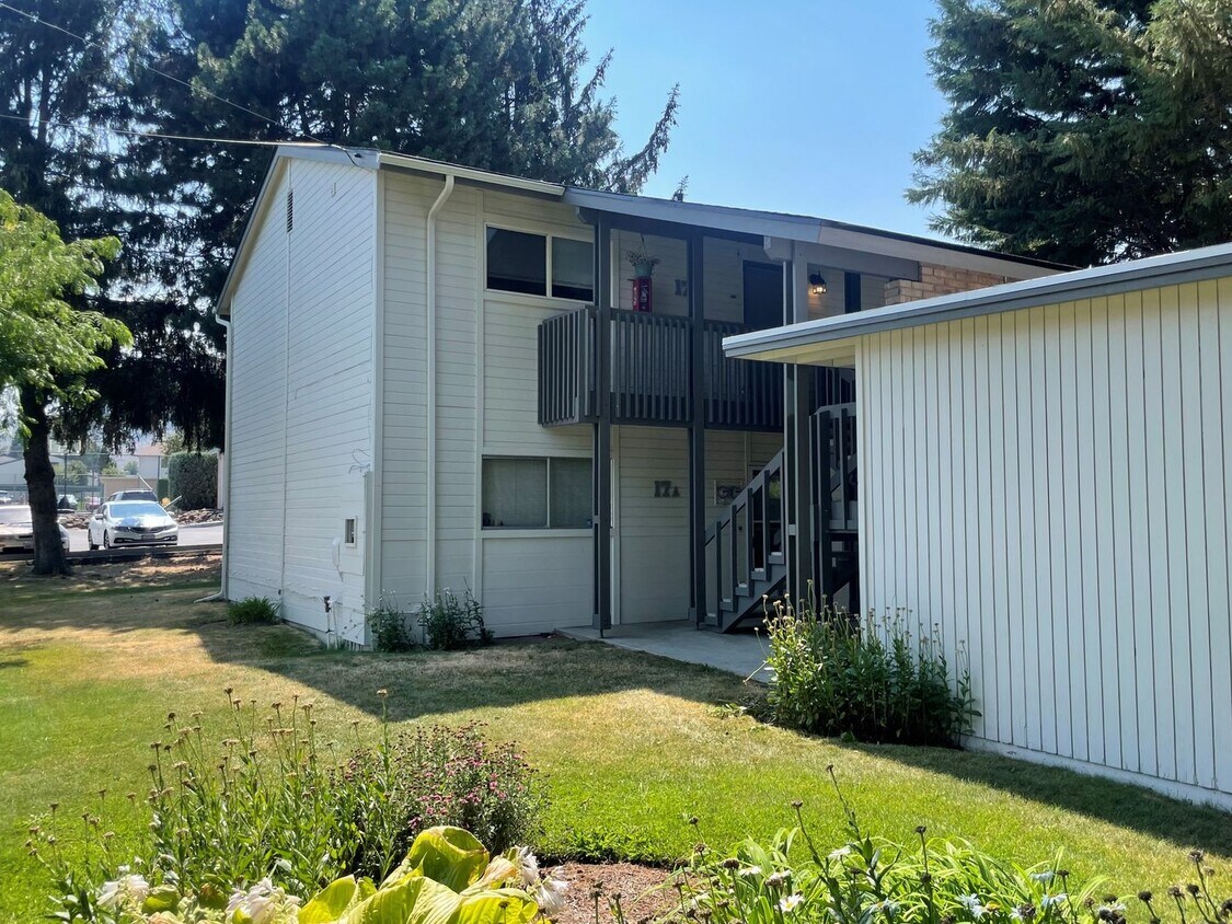Primary Photo - Now renting 2 bedroom Condo upstairs