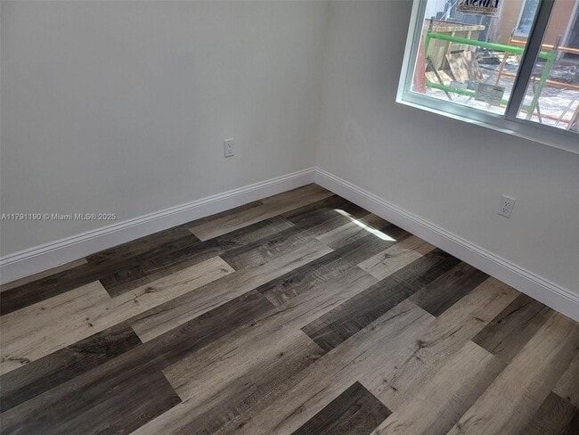 Building Photo - 285 NE 80th Ter