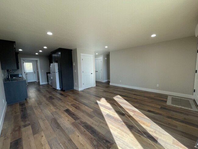 Building Photo - Newer 2 bedroom 2 bath duplex
