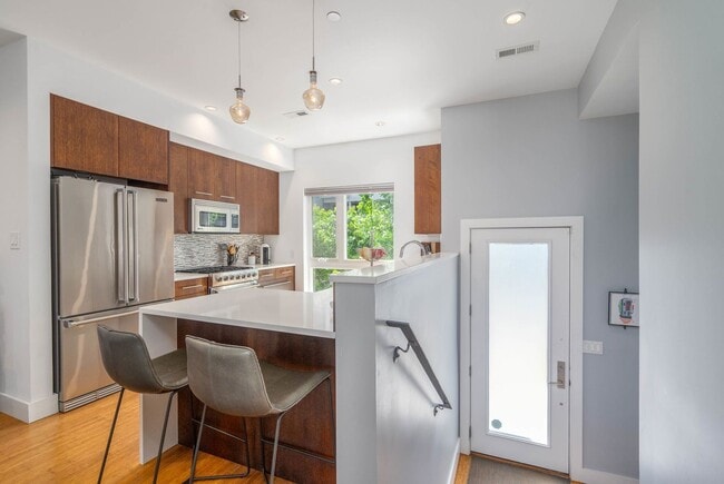 Building Photo - 1003 S 17th St