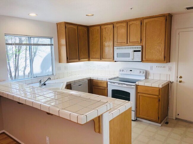 Foto del edificio - Beautiful 4 Bd/2.5 Ba, 1806 sf single-family house in Walnut Creek available now!