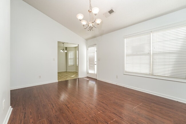 Building Photo - 3102 Delaware Loop
