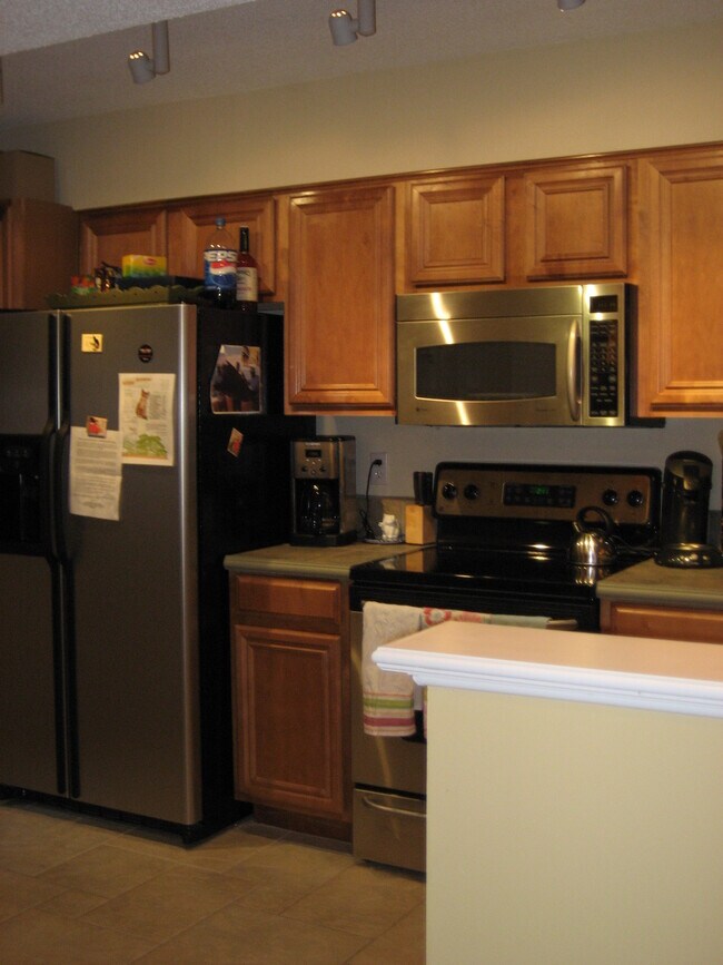 kitchen - 542 Peabody Sq
