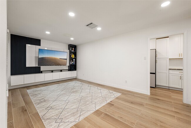 Building Photo - 3410 Tanglewilde St