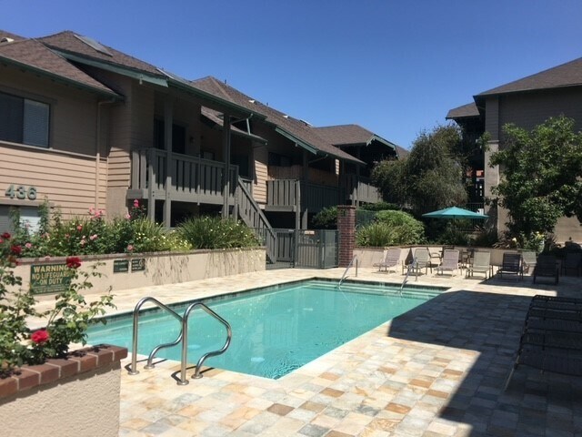 Quiet Neighborhood - 271 E Bellevue Dr