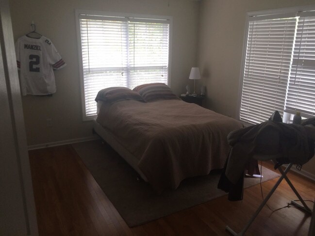 Front Bedroom - 660 Barnett Shoals Rd