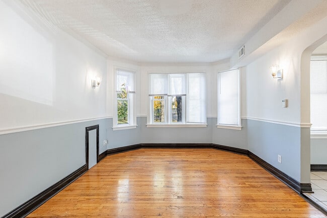 Building Photo - 2453 W 56th St