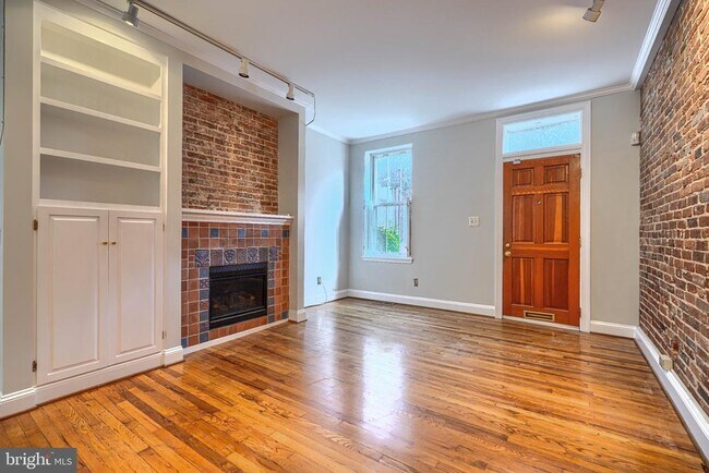 Building Photo - 136 Gittings St