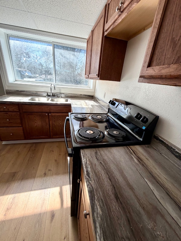 Building Photo - 711 W Eastland Ave