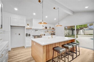 Building Photo - 2842 E Virginia Ave